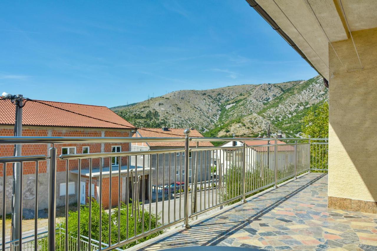 Holiday Home Larma Сень Екстер'єр фото