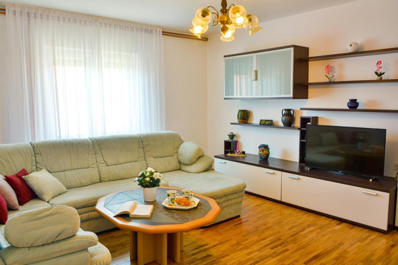 Holiday Home Larma Сень Екстер'єр фото