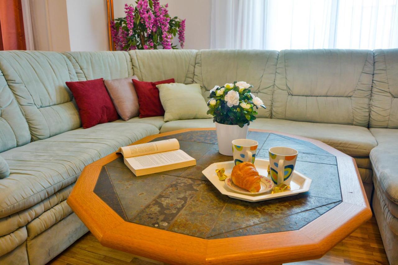 Holiday Home Larma Сень Екстер'єр фото