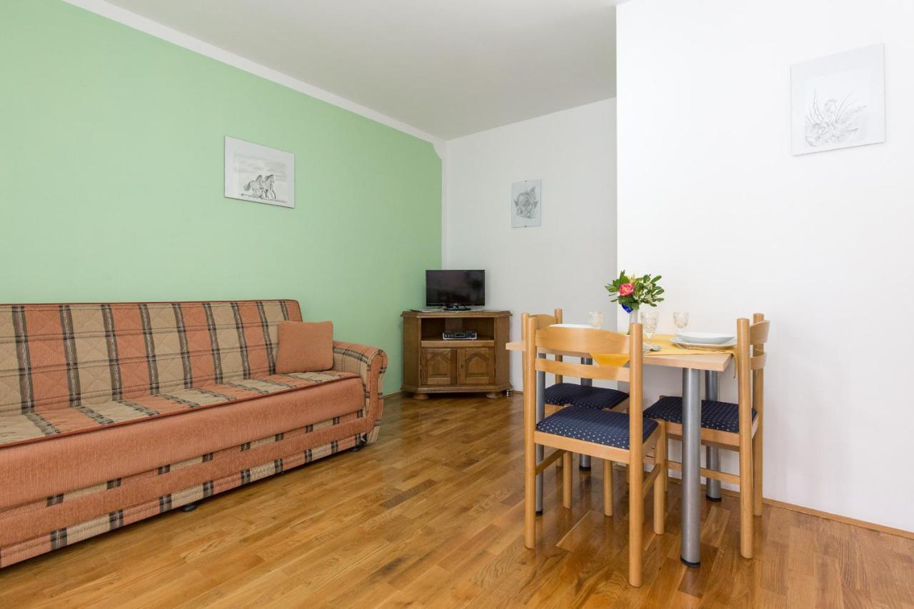 Holiday Home Larma Сень Екстер'єр фото